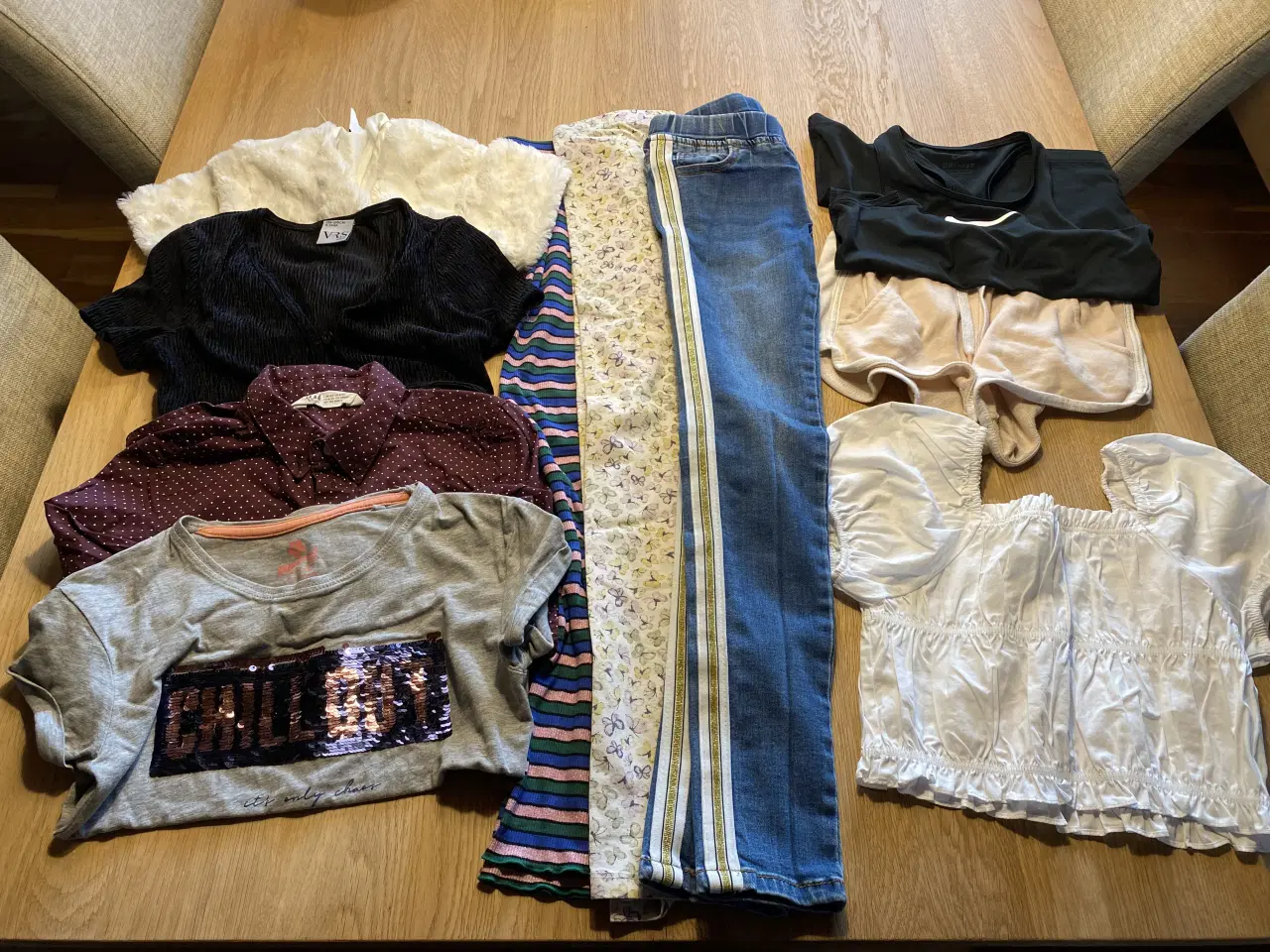 Billede 1 - Pigetøj str. 134