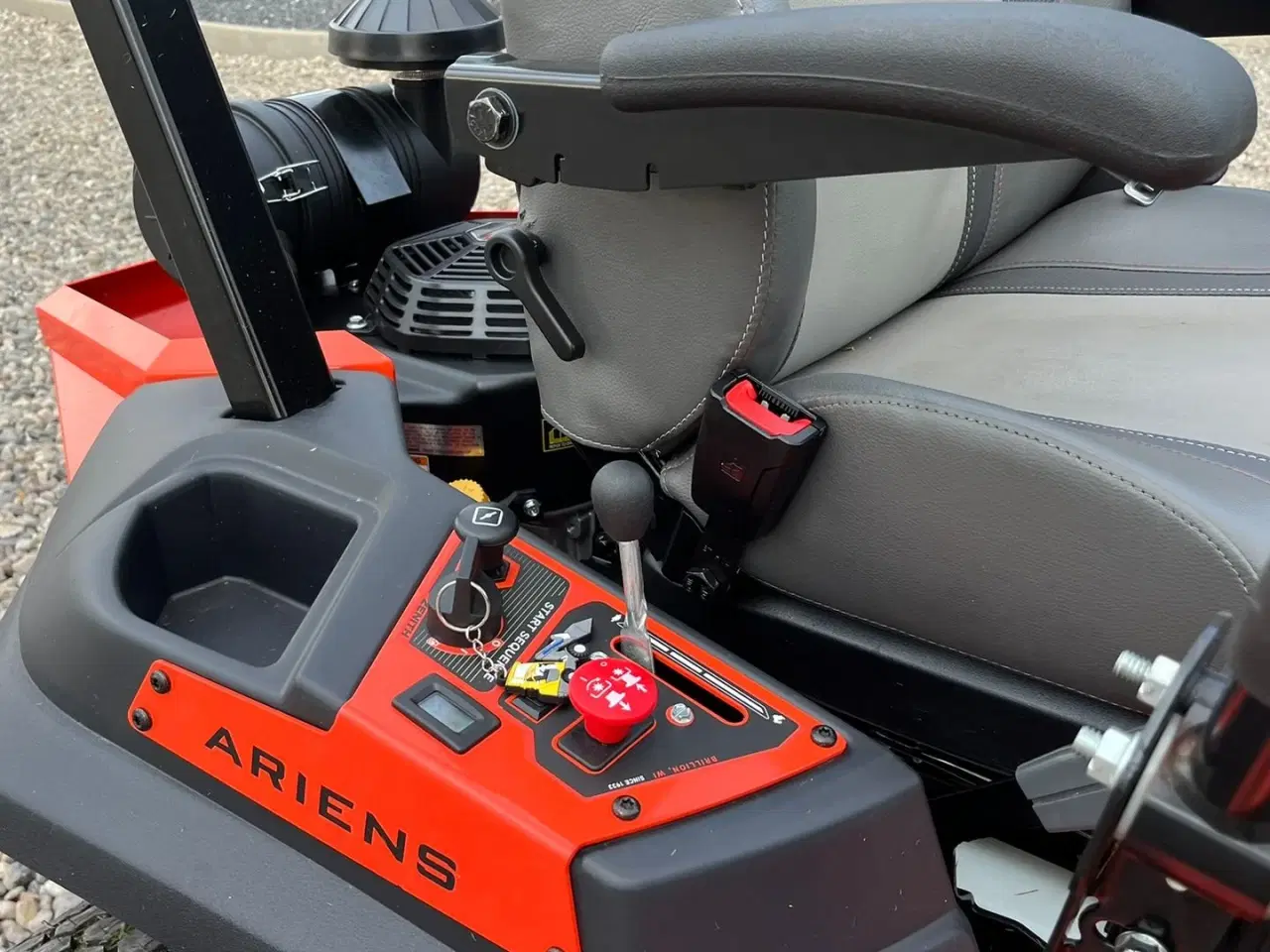 Billede 13 - Ariens Zenith 60 SD Top professionel maskine med stor 2 cylindret Kawasaki motor.