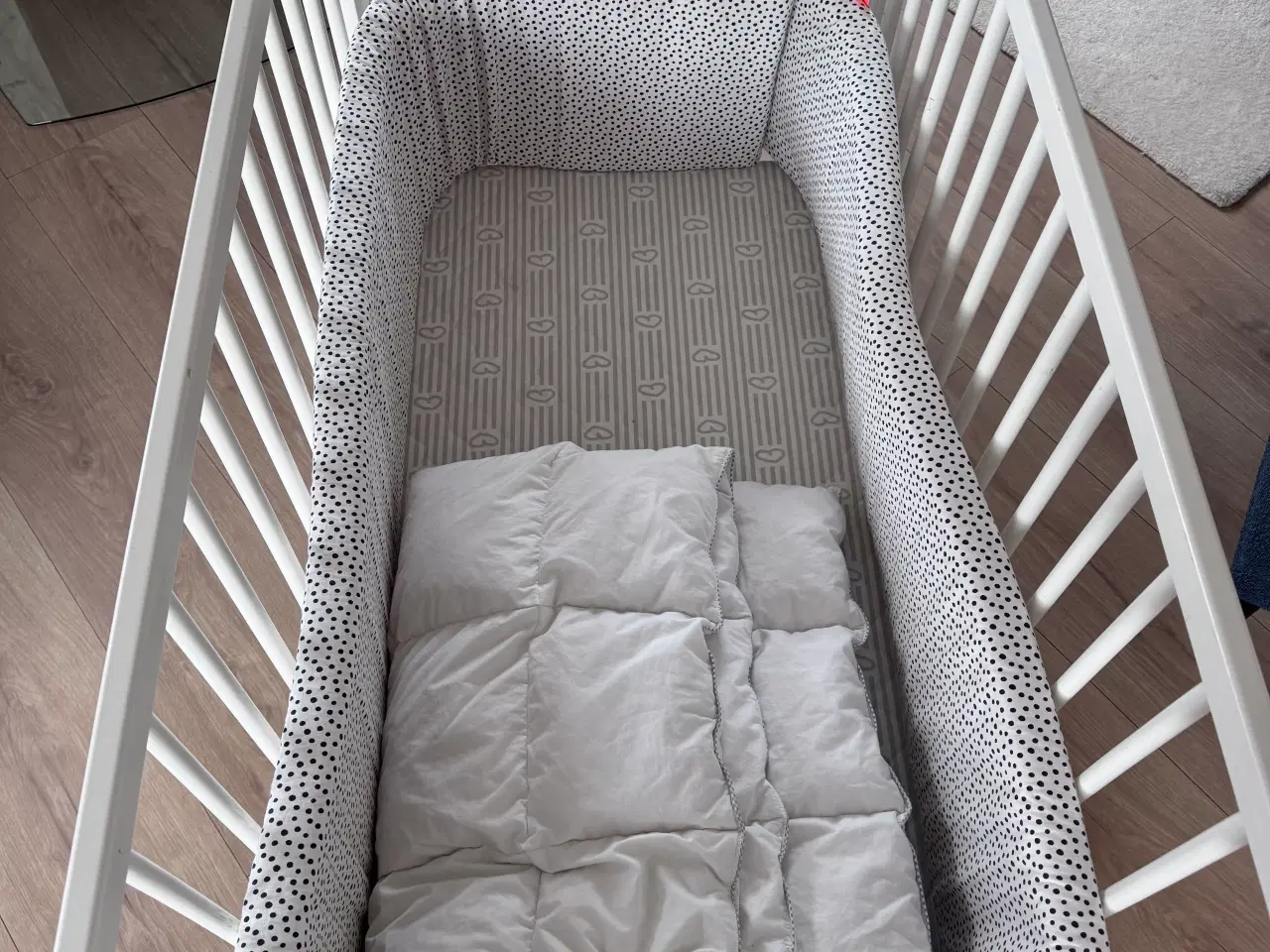 Billede 4 -  Hvid tremmeseng