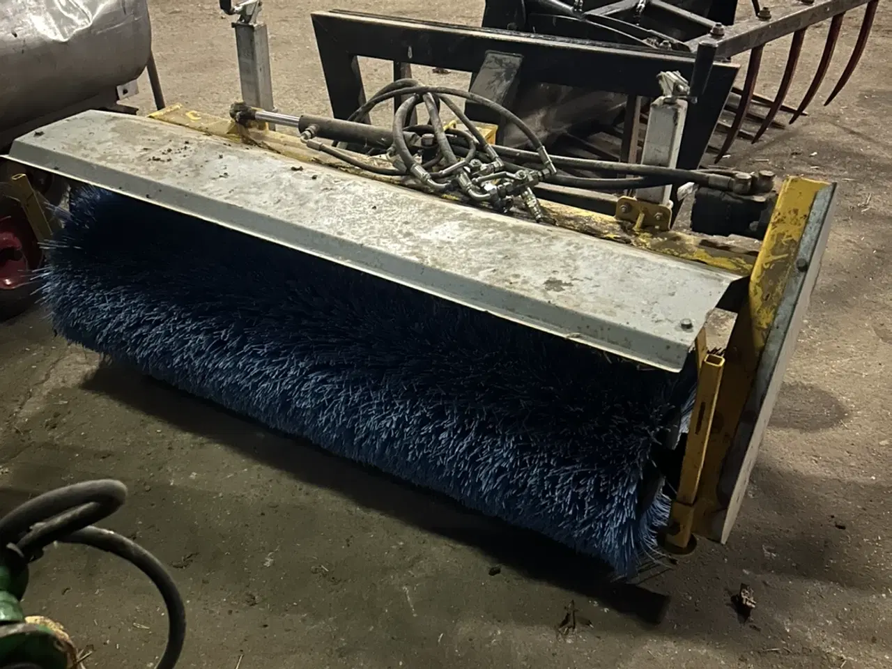 Billede 1 - Fejekost