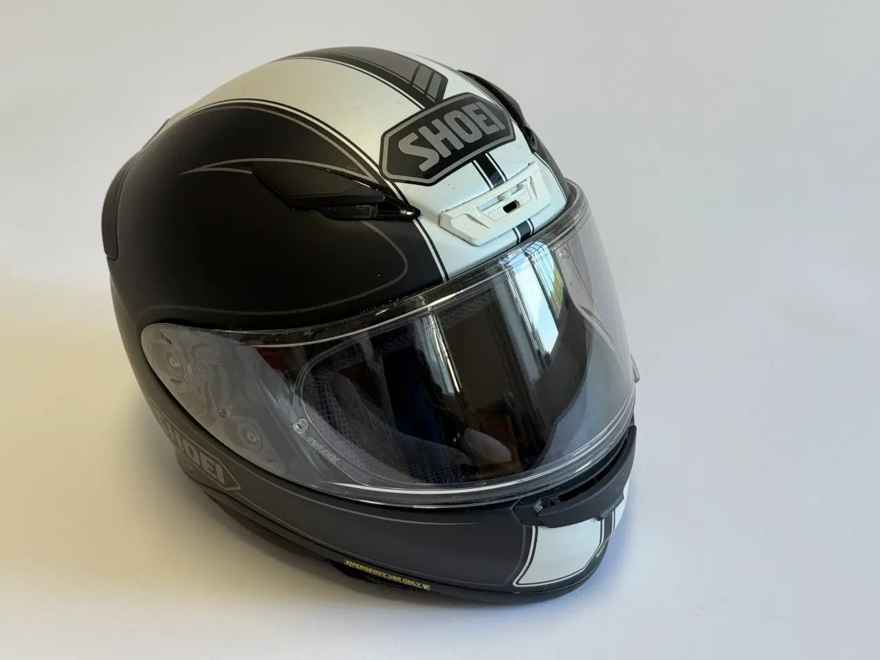 Billede 1 - Shoei integralhjelm i mat sort og hvid farve