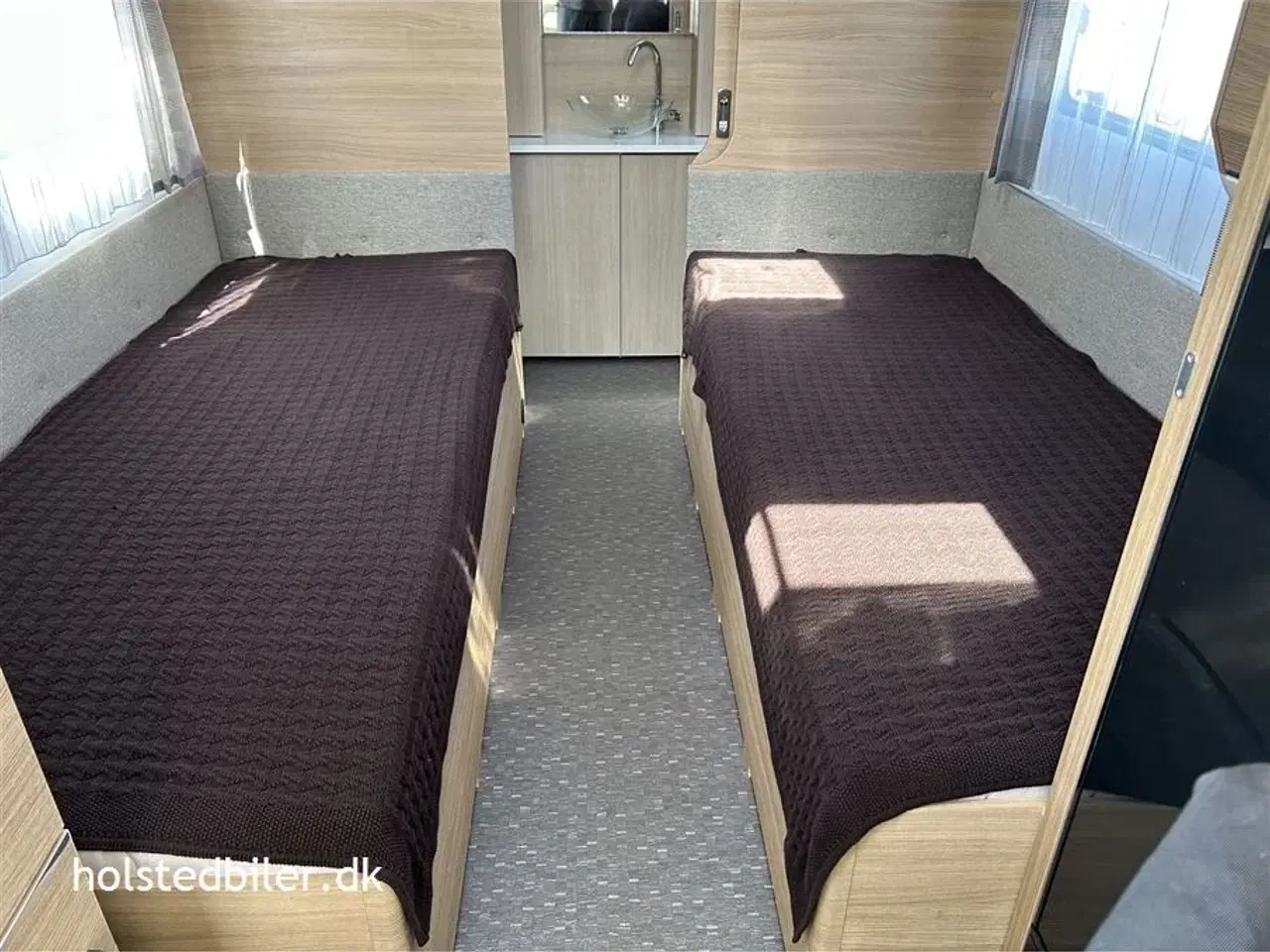Billede 4 - 2019 - Adria Adora 572 UT   Enkeltsenge og ende bad/wc