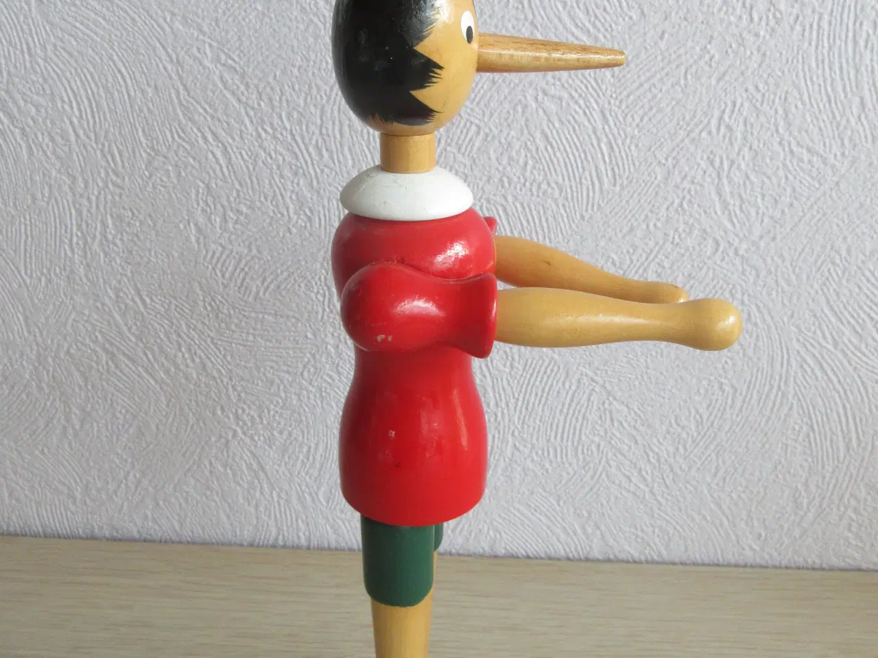 Billede 2 - Pinocchio figur i malet træ ;-)