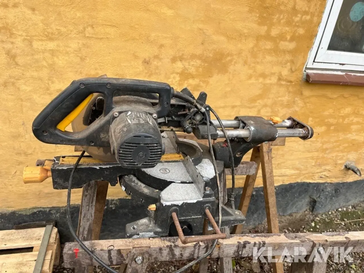 Billede 2 - Skruetvinger og sav