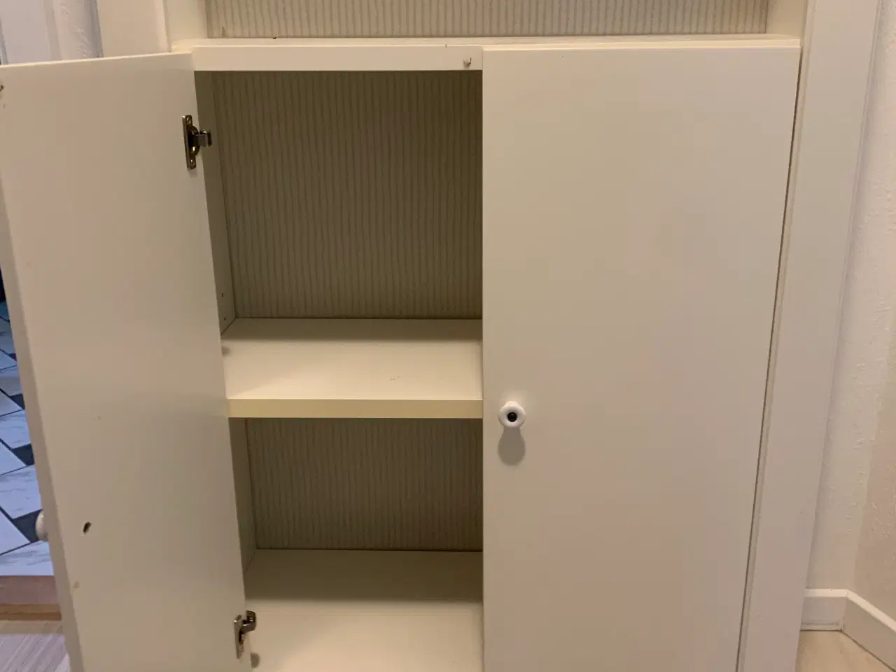 Billede 2 - Ikea skab