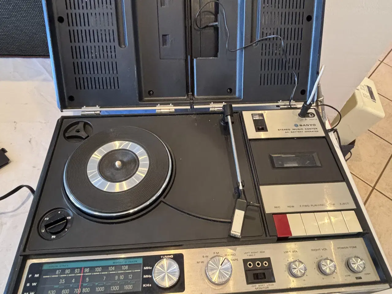 Billede 1 - Radio/pladespiller/kasette