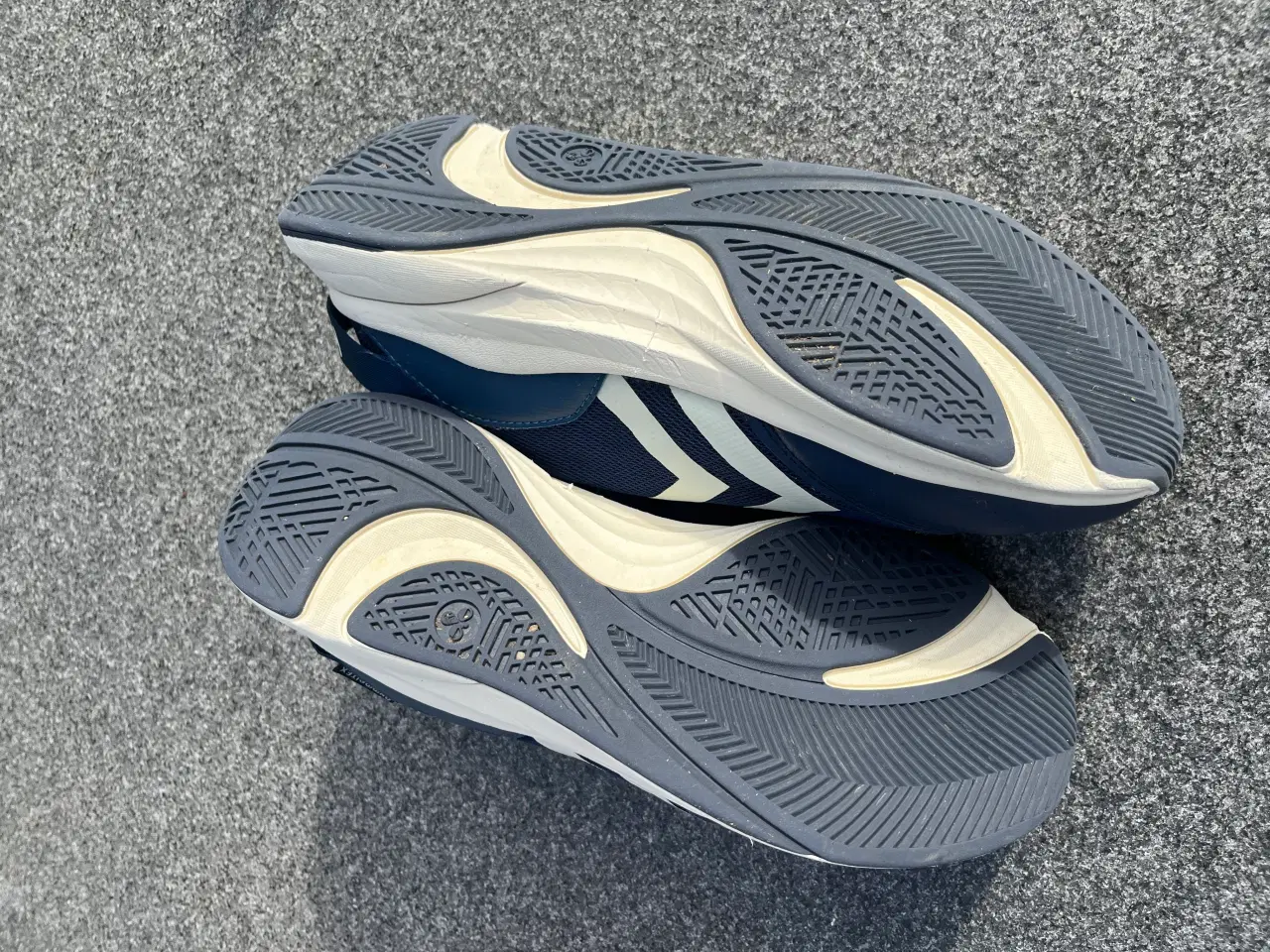 Billede 3 - Nærmest ubrugte Hummel sko til indendørs idræt str