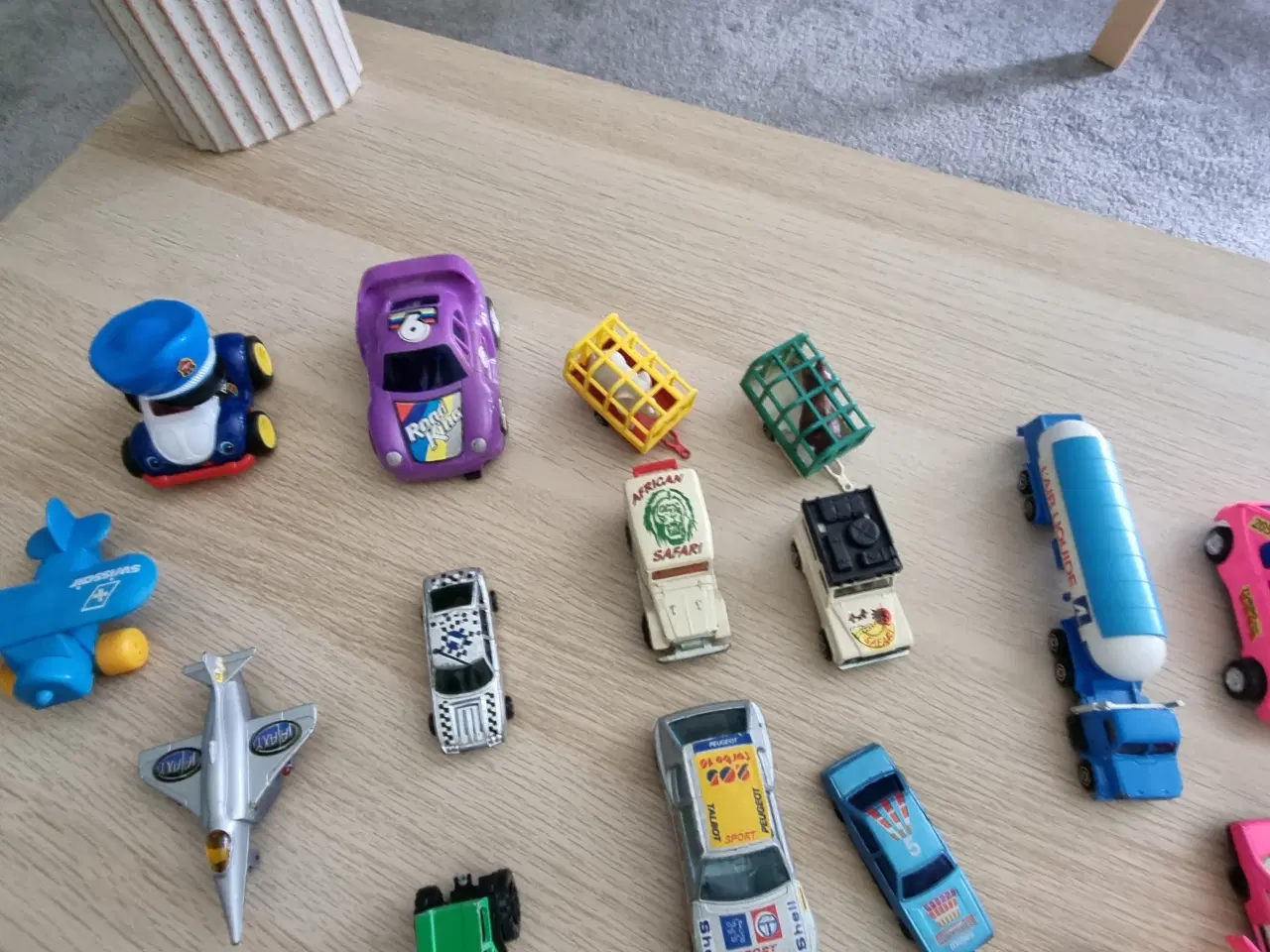 Billede 2 - Vintage legetøjsbiler og to fly bl.a Majorette 