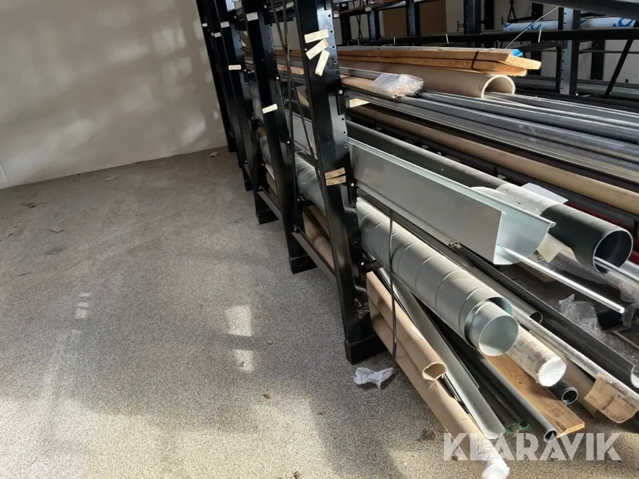 Billede 4 - Grenreol en række