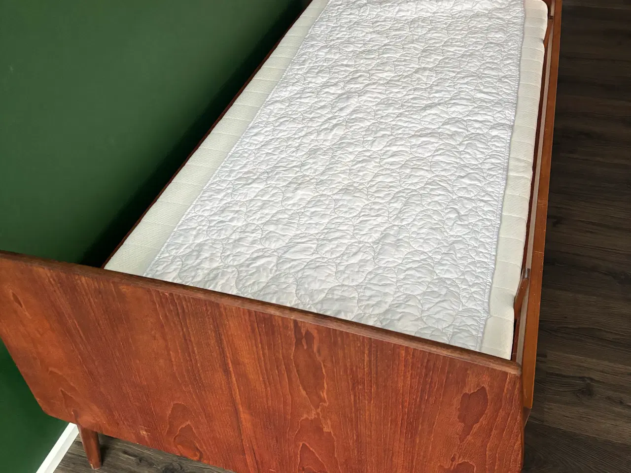 Billede 2 - Retro teaktræ børneseng 