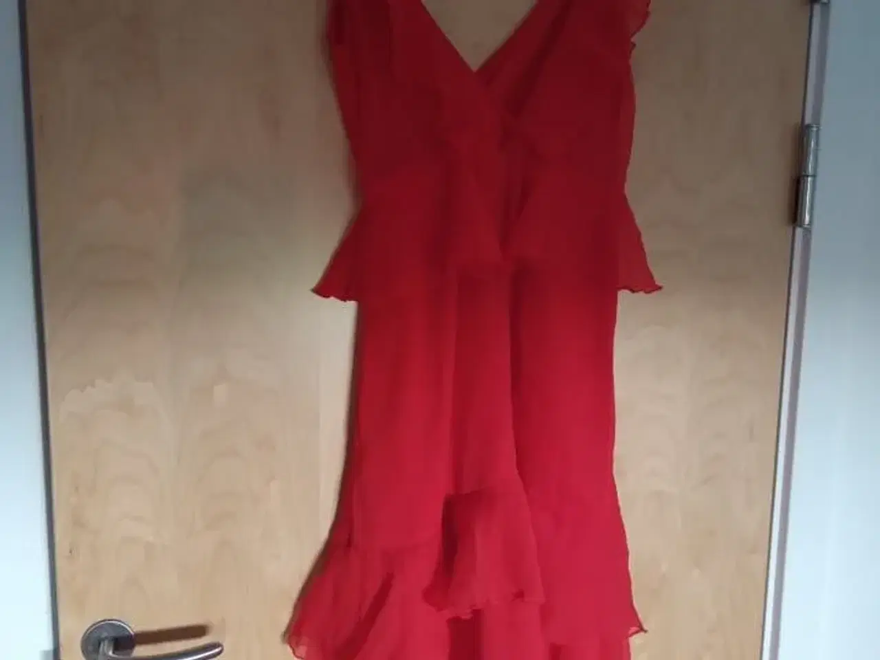 Billede 2 - Smuk rød kjole