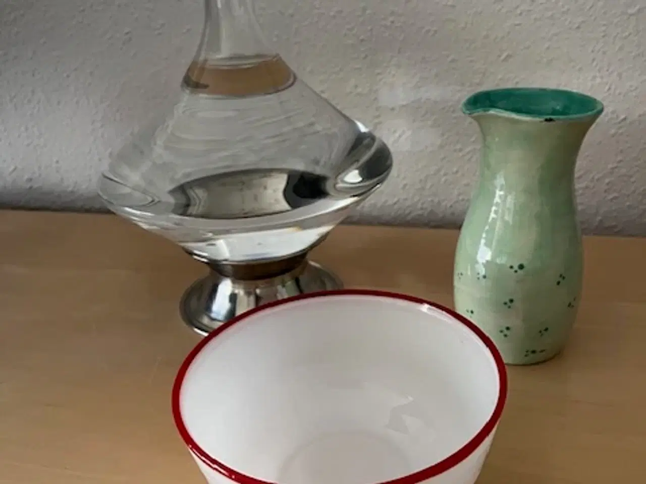 Billede 5 - Elegant vintage glasskål med klassisk rød kant