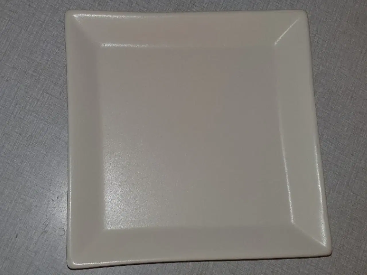 Billede 4 - Tallerkener			