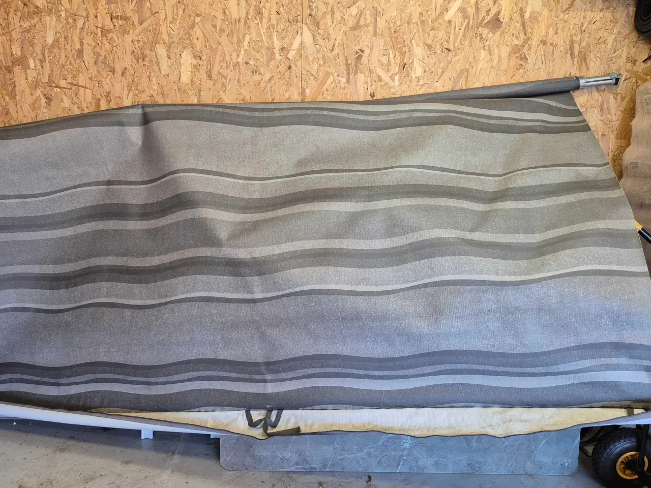 Billede 2 - Fiamma caravanstore 440