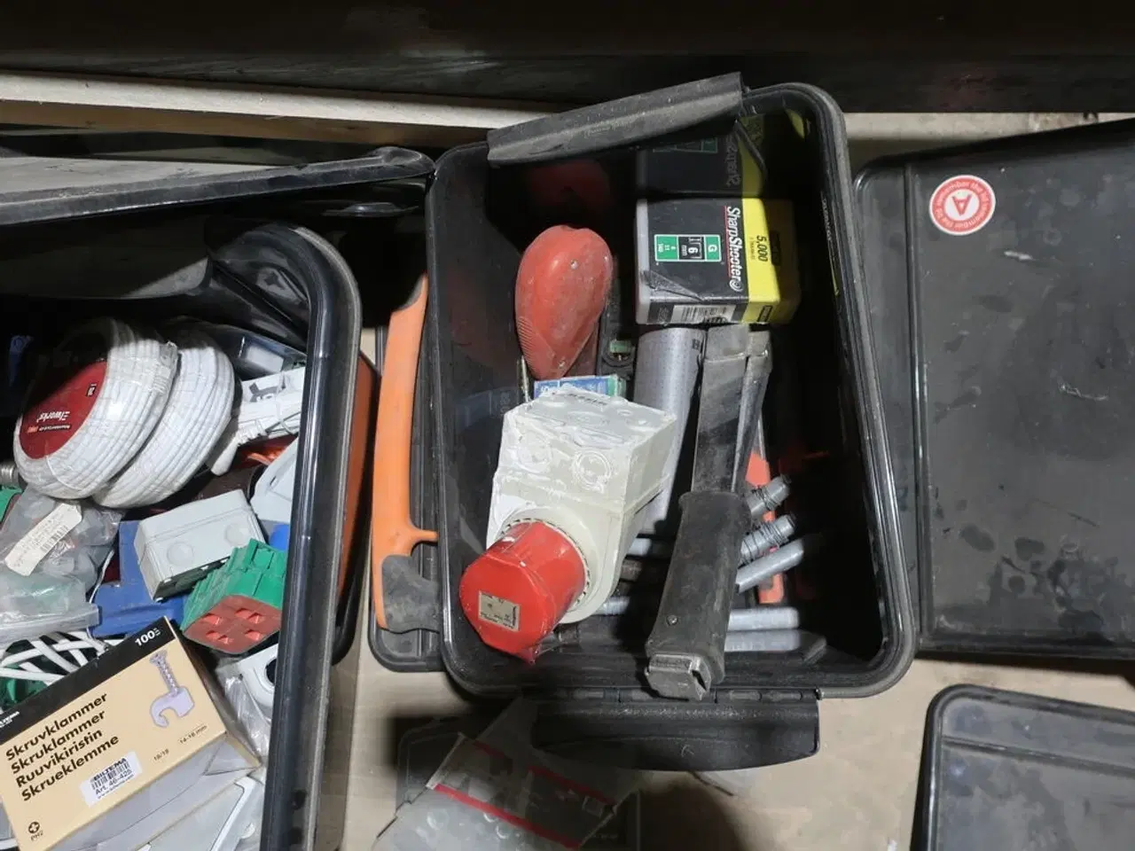 Billede 3 - Div. Kasser med værktøj og varelager