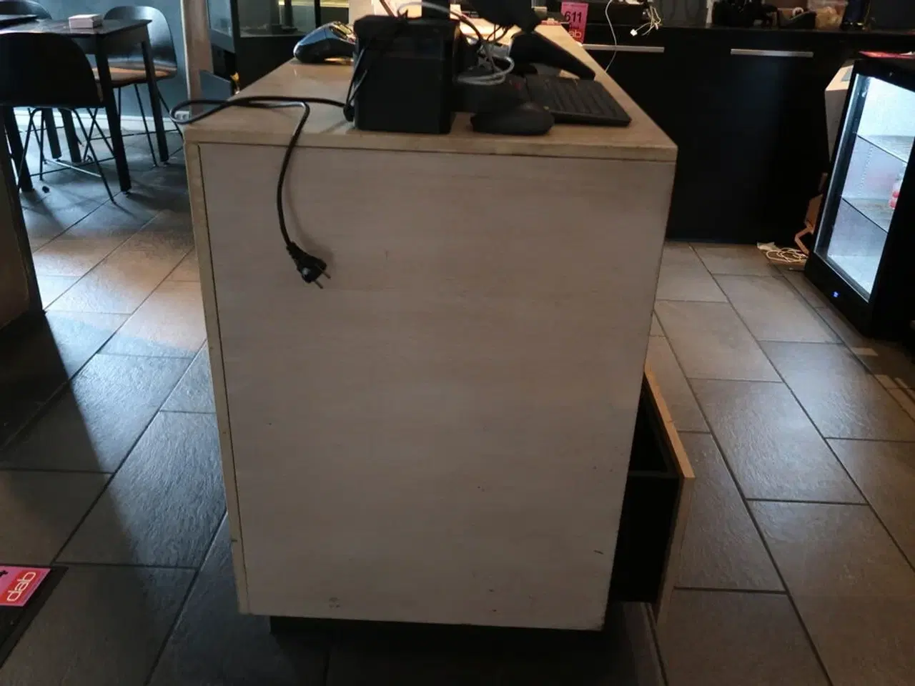 Billede 2 - Disk med indhold i skuffer