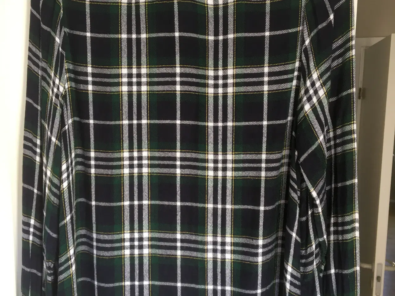 Billede 1 - Bluse, Only, str. 38 - blød viskose i smuk tern
