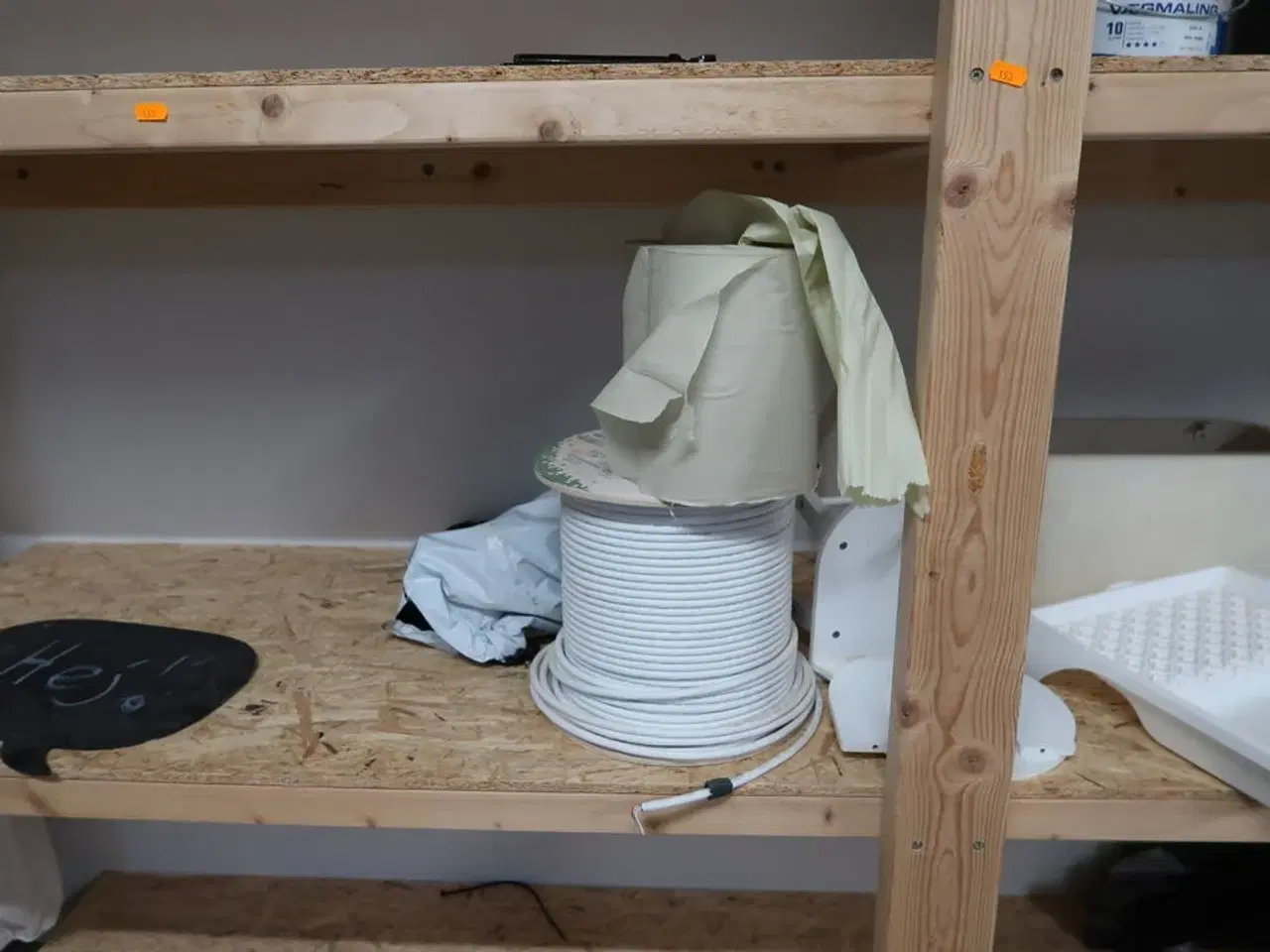 Billede 6 - Reol med div. Værktøj og varelager