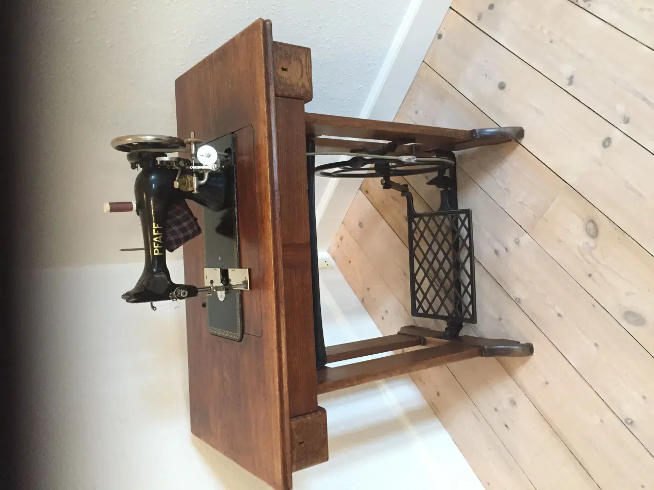Billede 2 - Flot antik symaskine