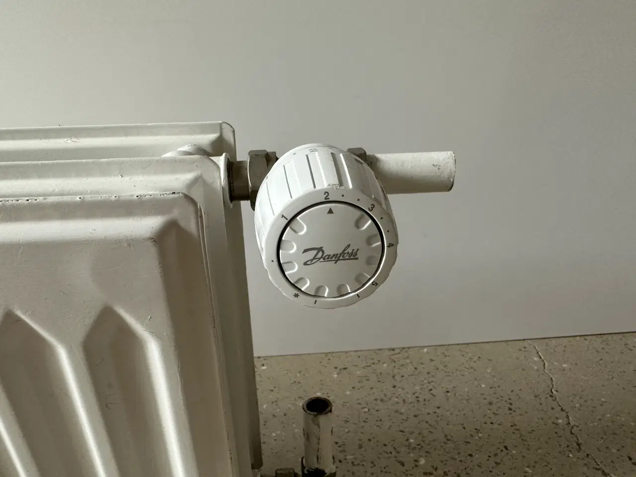 Billede 2 - Thor radiator med danfoss termostat ra 2990, 1000 x 150 x 300mm, hvid
