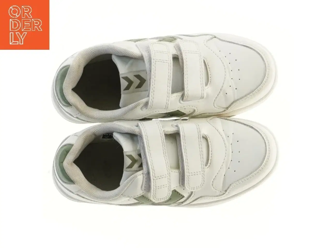 Billede 2 - Hvide sneakers med grønne detaljer fra Hummel (str. 33 )