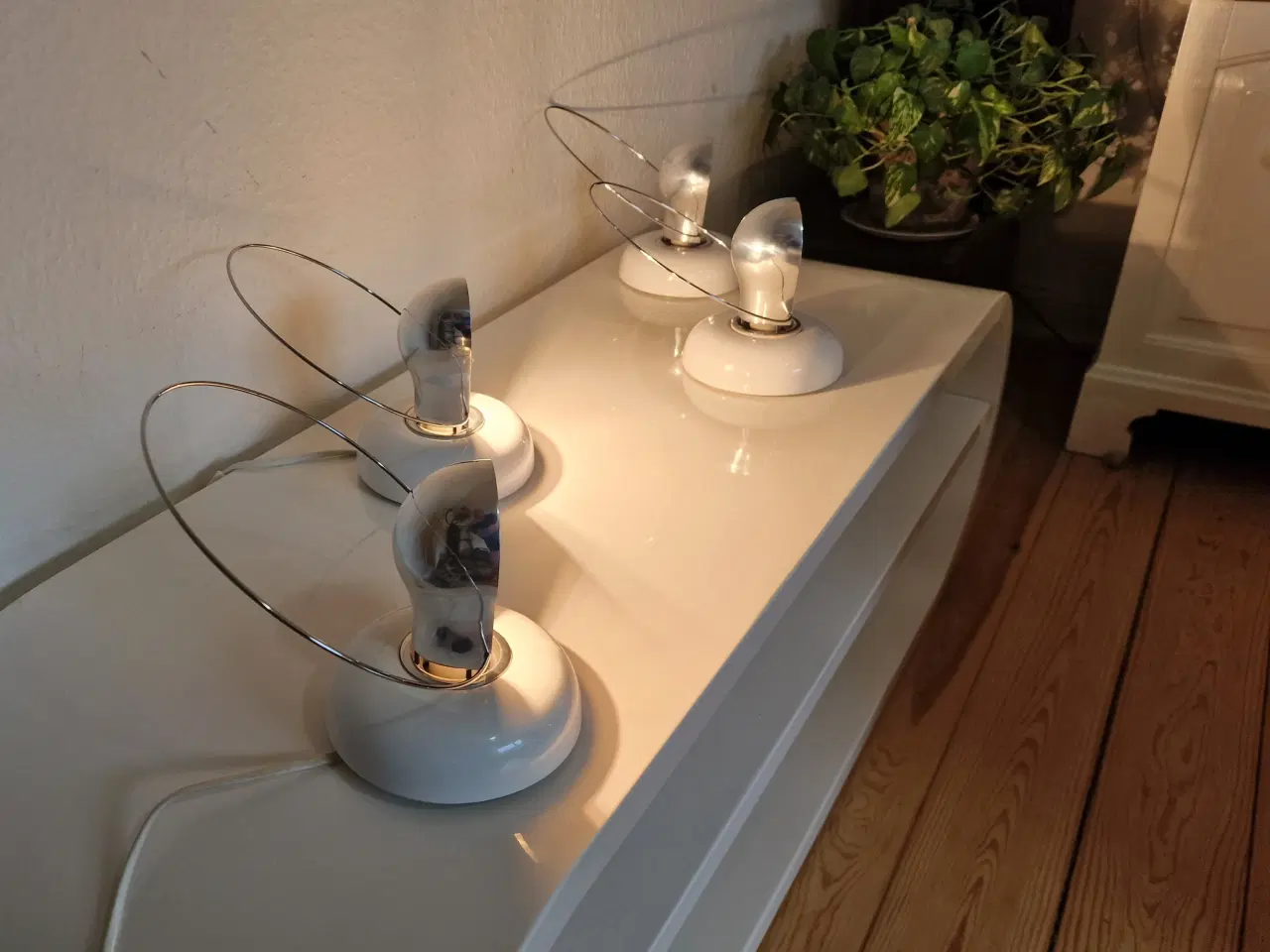 Billede 8 - 4 stk Unikke vintage 'Bisbi' væglamper.