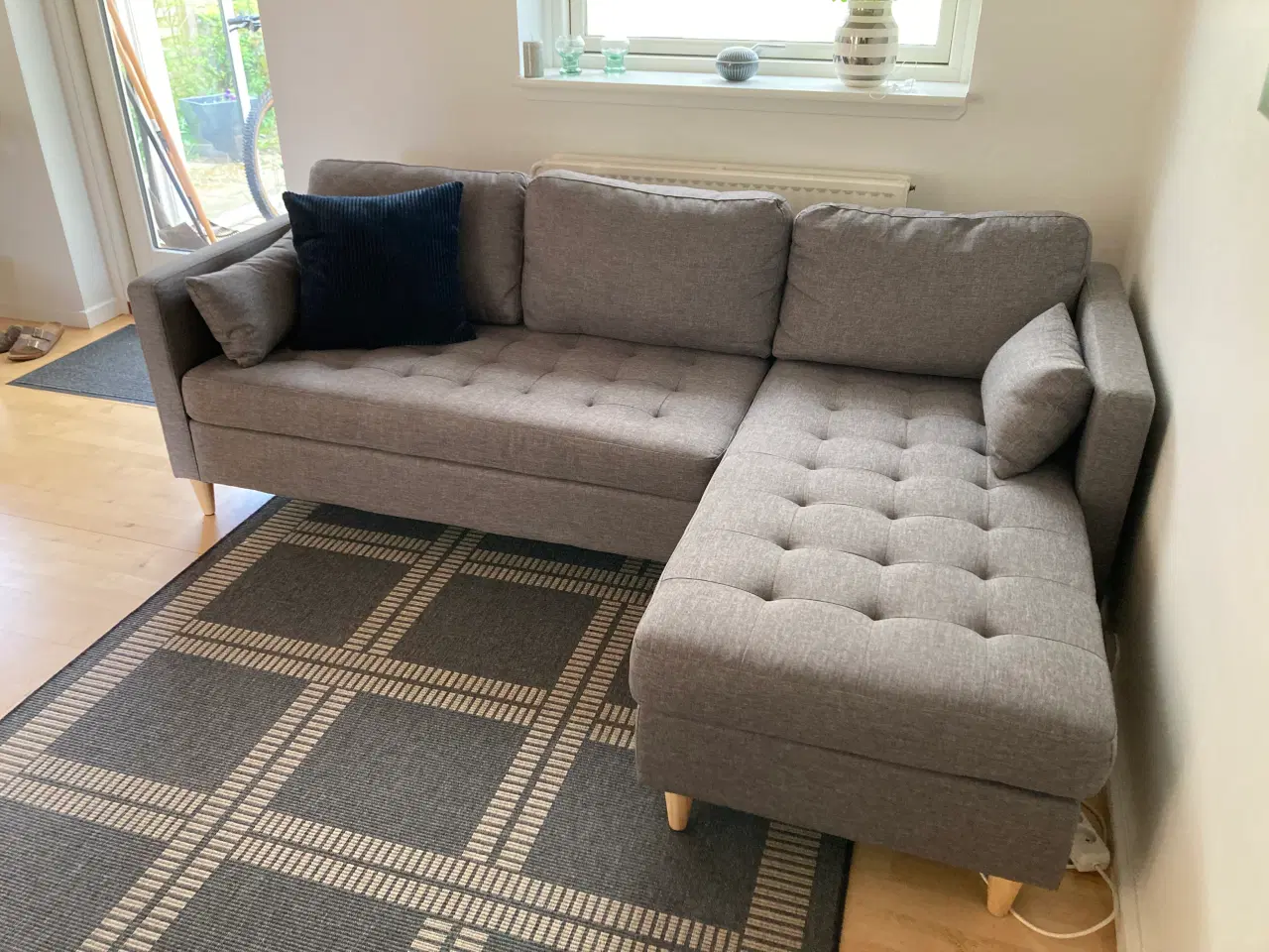 Billede 2 - Sofa med chaiselong grå