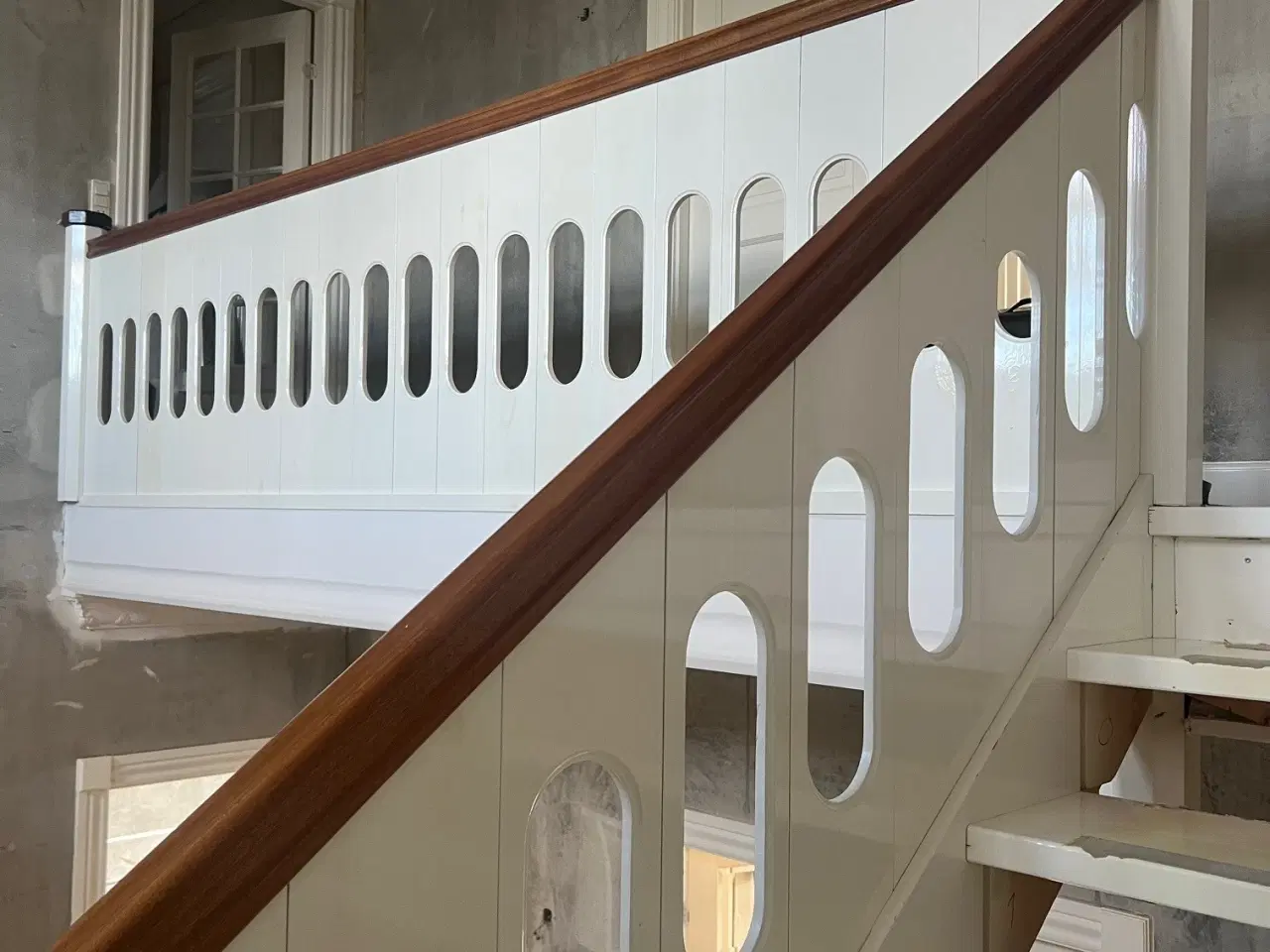 Billede 8 - Håndlavet snedker trappe i malet fyrtræ