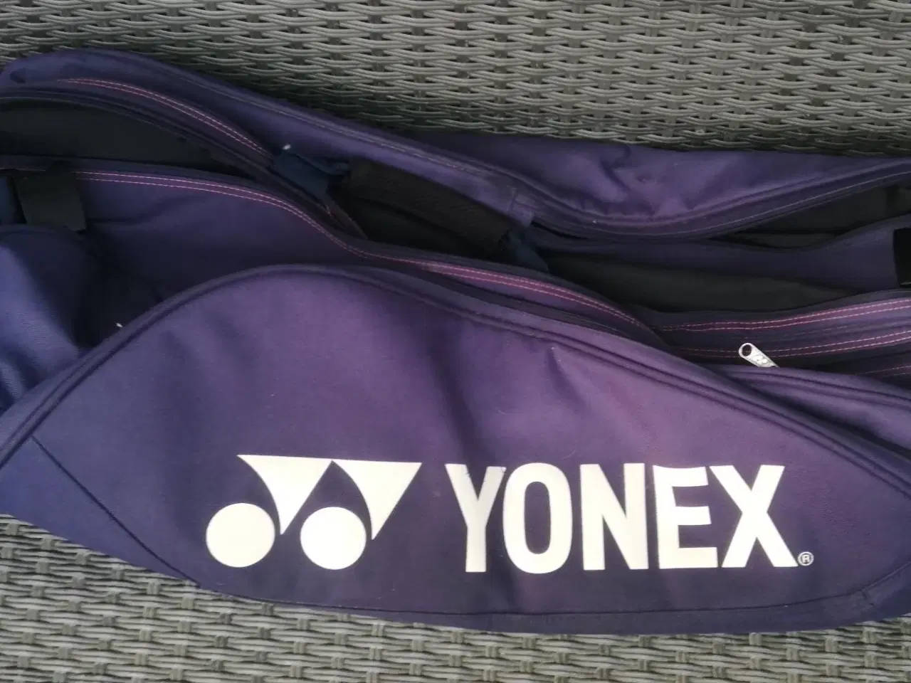 Billede 3 - YONEX BADMINTON TASKE MED 3 STORE RUM