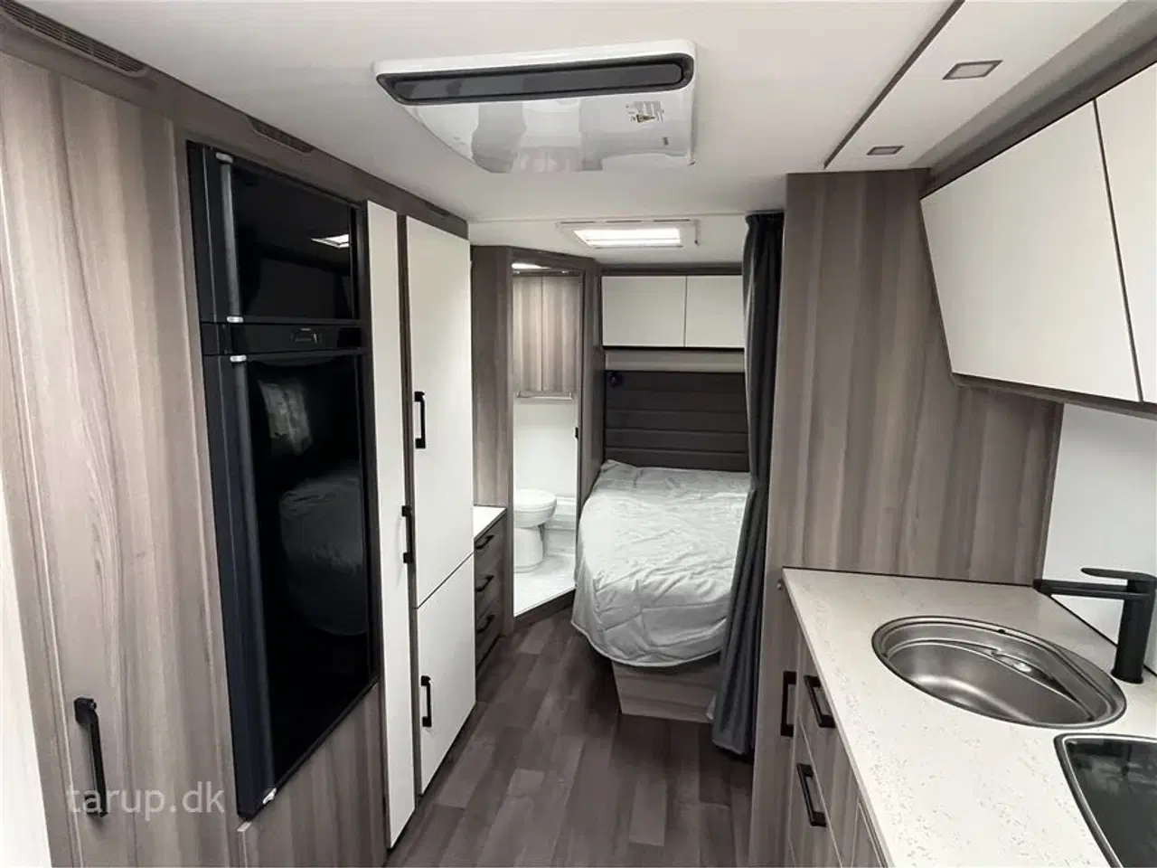 Billede 14 - 2022 - Kabe Estate 600 XL KS   Cykelstativ, Mestic klimaanlæg, rundsiddegruppe, ALDE centralvarme, vandbåren gulvvarme, stort køle/ frys, alufælge, glatte sider, fransk dobbeltseng