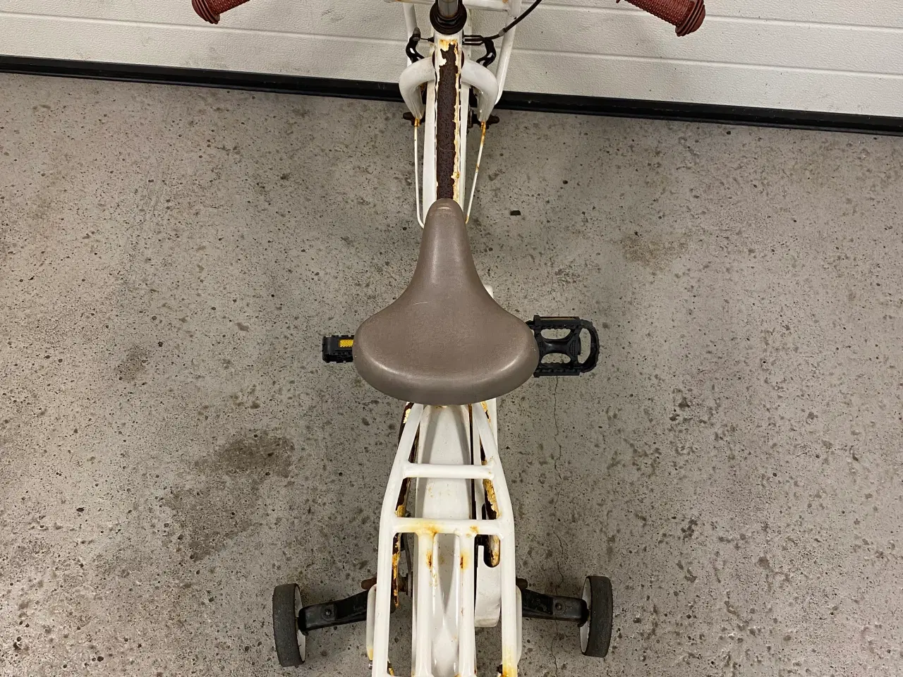 Billede 5 - Børnecykel 16 tommer hvid med støttehjul