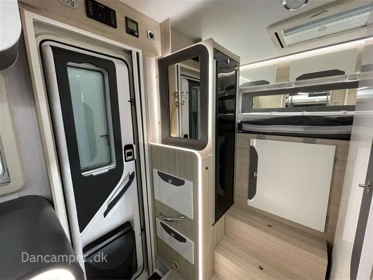 Billede 10 - 2023 - Ilusion   Ilusion XMK 590 Premium, flot lyst interiør, 180 Hk og 9 trins automatgear