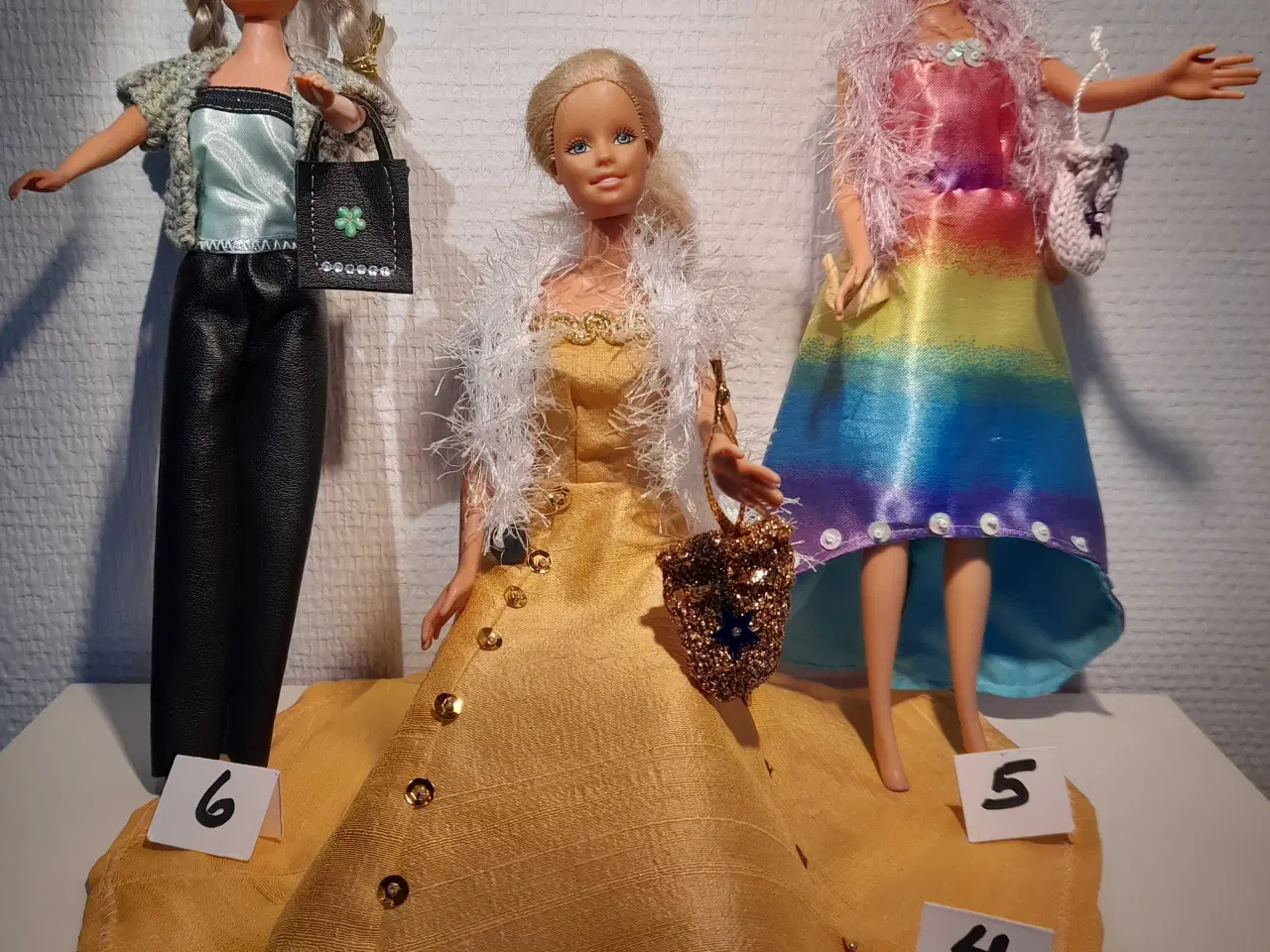 Billede 2 - Nyt hjemmesyet og - strikket Barbietøj