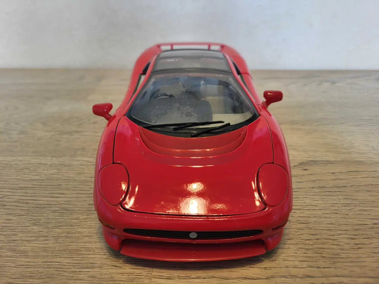 Billede 5 - Modelbil: JAGUAR XJ220 1992.  Skala 1/18.