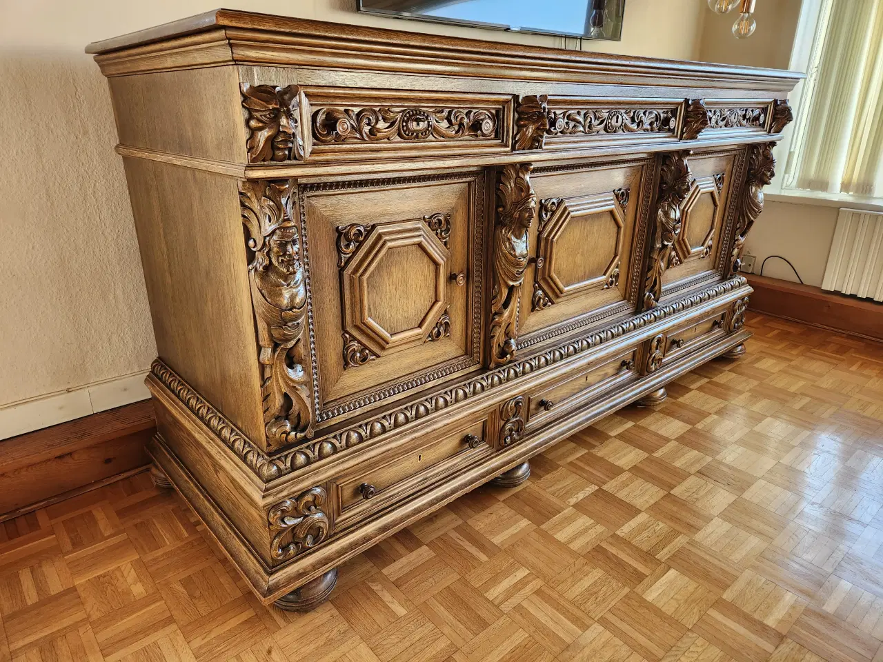 Billede 6 - Komplet spisestue i mørkbejdset eg.