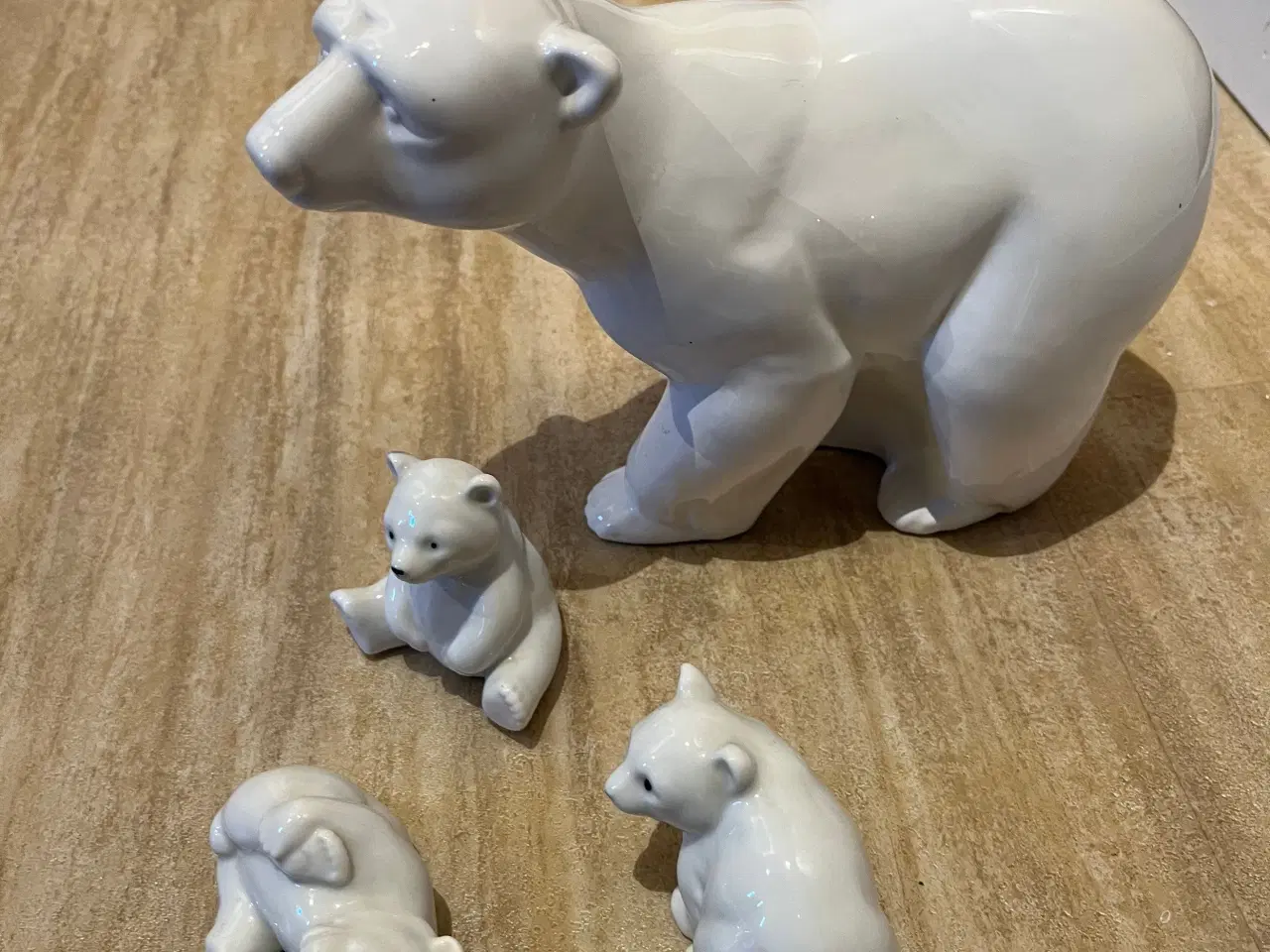 Billede 2 - Isbjørn og 3 unger i porcelæn