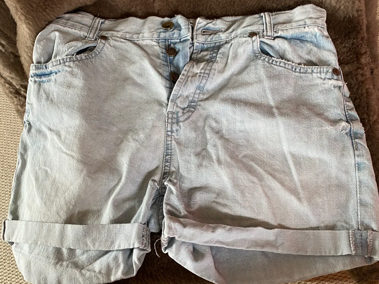 Billede 1 - Denimshorts med 2 forlommer og 2 baglommer sælges