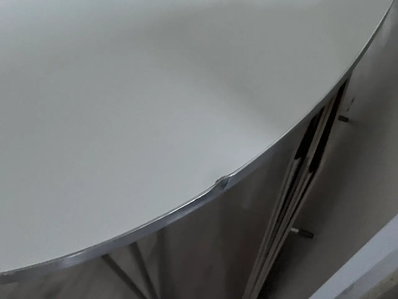 Billede 2 - Piet Hein Bord  med  defekt på hjørne