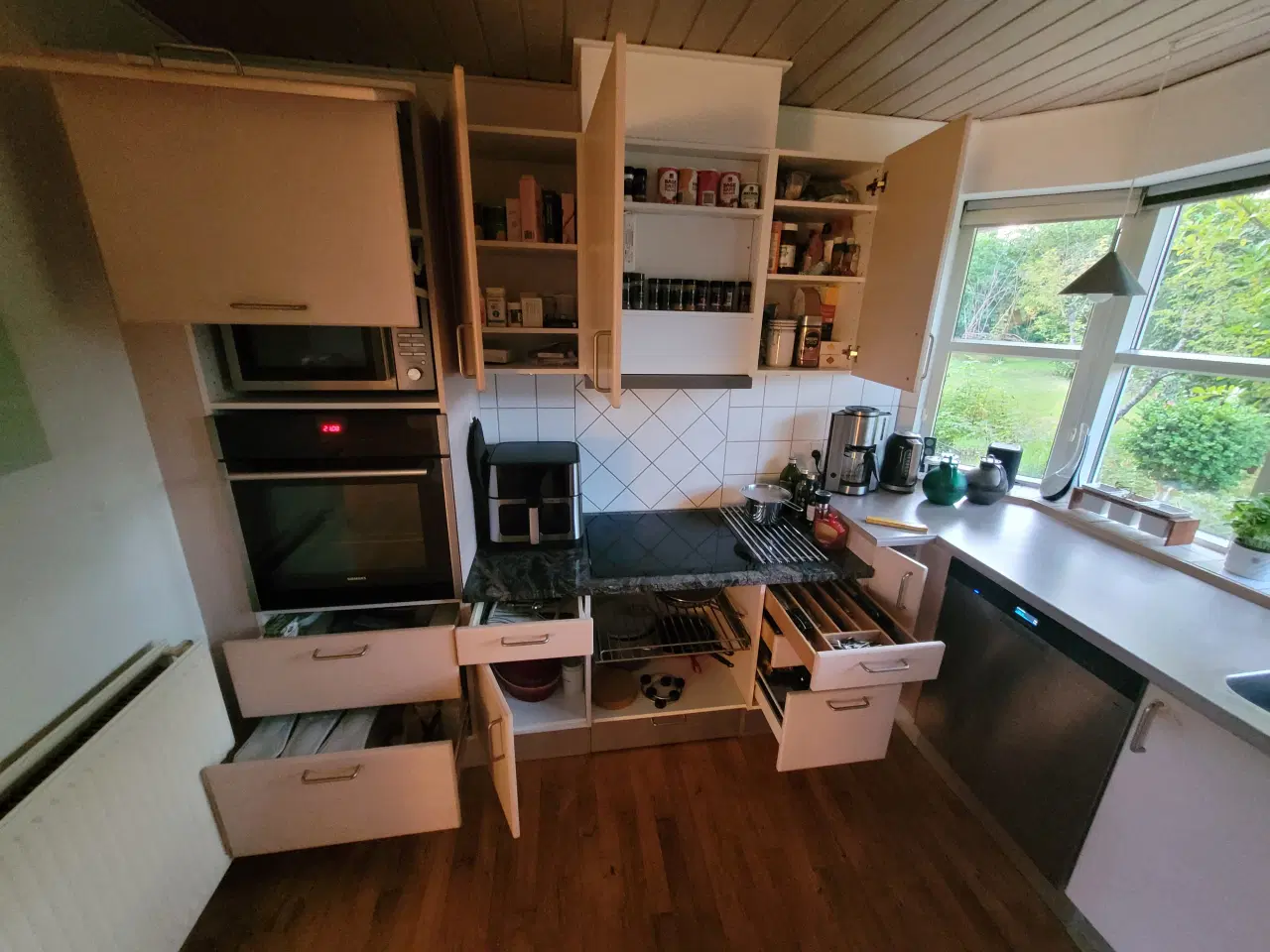 Billede 17 - Helt Svane køkken..til nedtagning