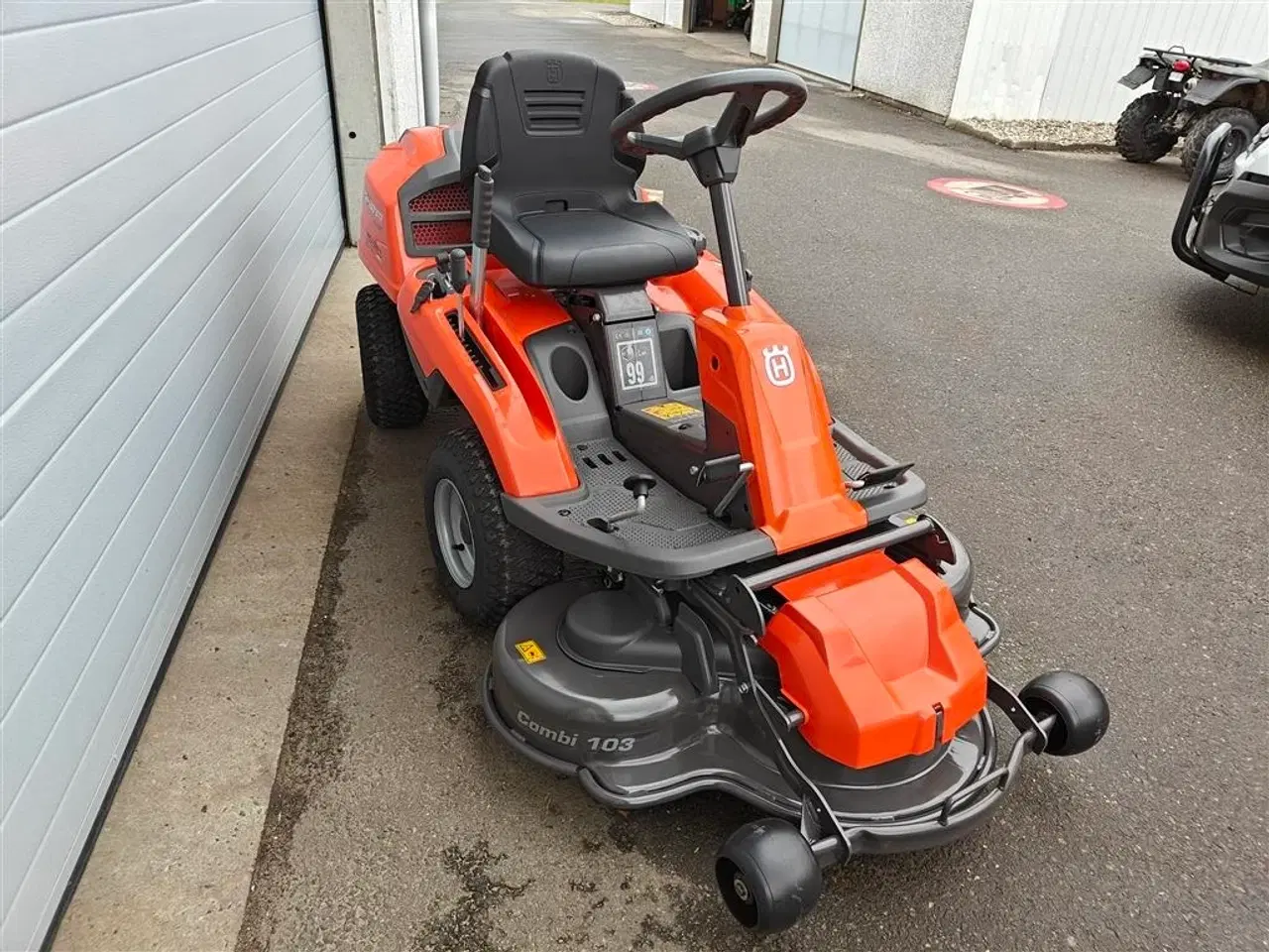 Billede 5 - Husqvarna R 214T - 103cm klippebord OBS: inkl. 103cm klippebord