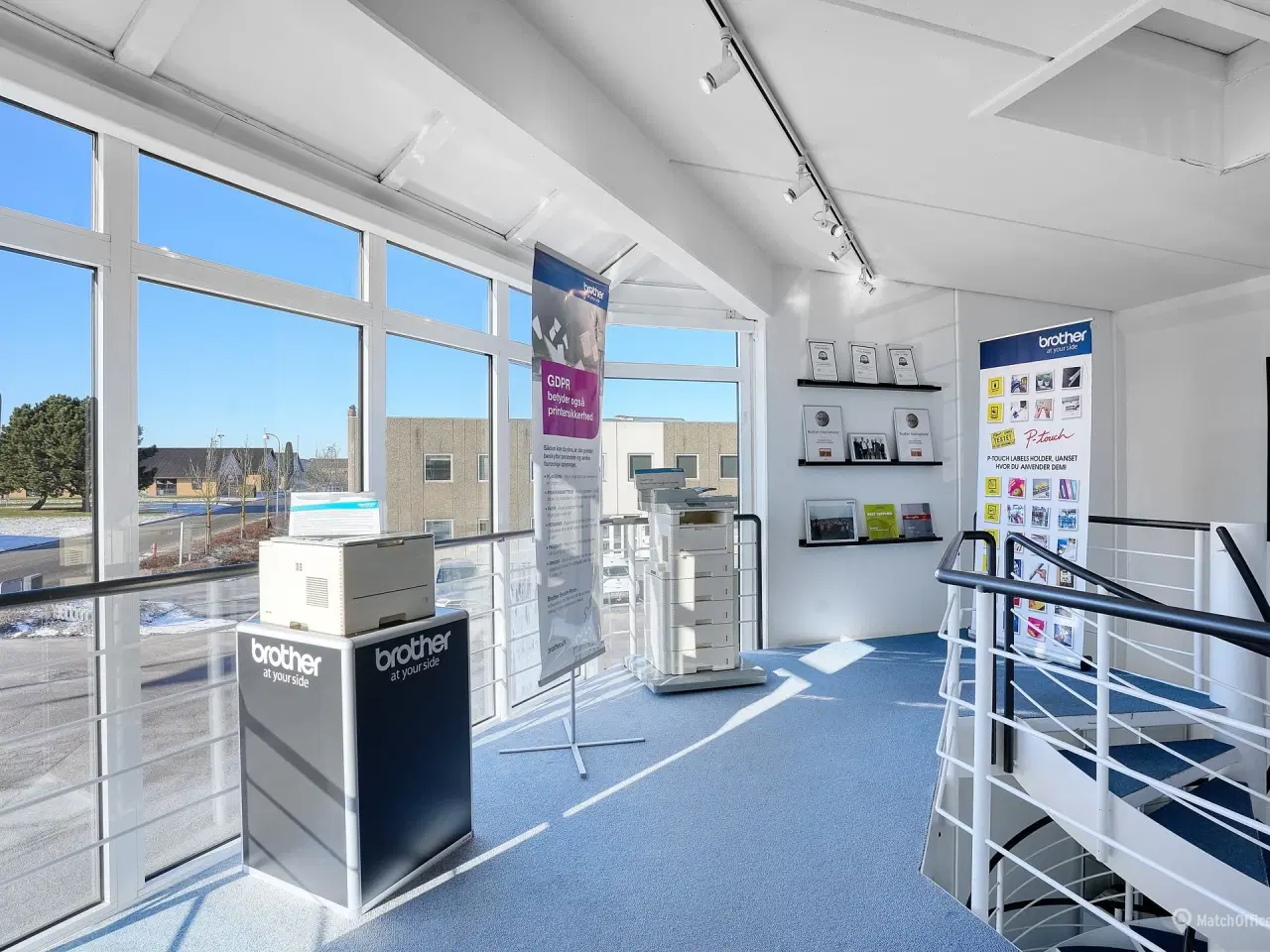 Billede 3 - Højloftet lager med 2 store porte samt administration i 2 etager tæt på E20/E47 og Ring 4