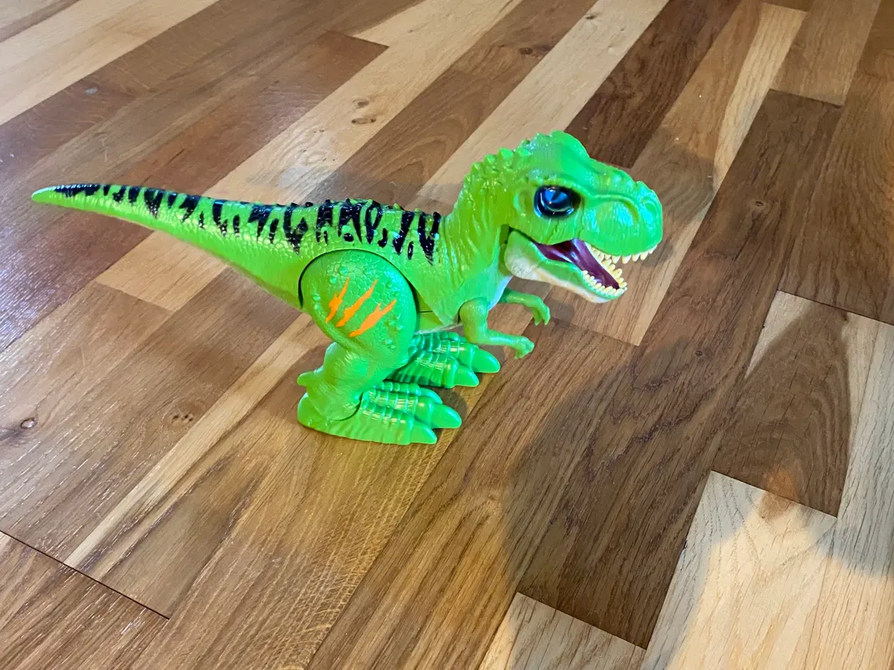 Billede 8 - 1 Drage der kan gå, åbne munden og hvæse. 1 dino 