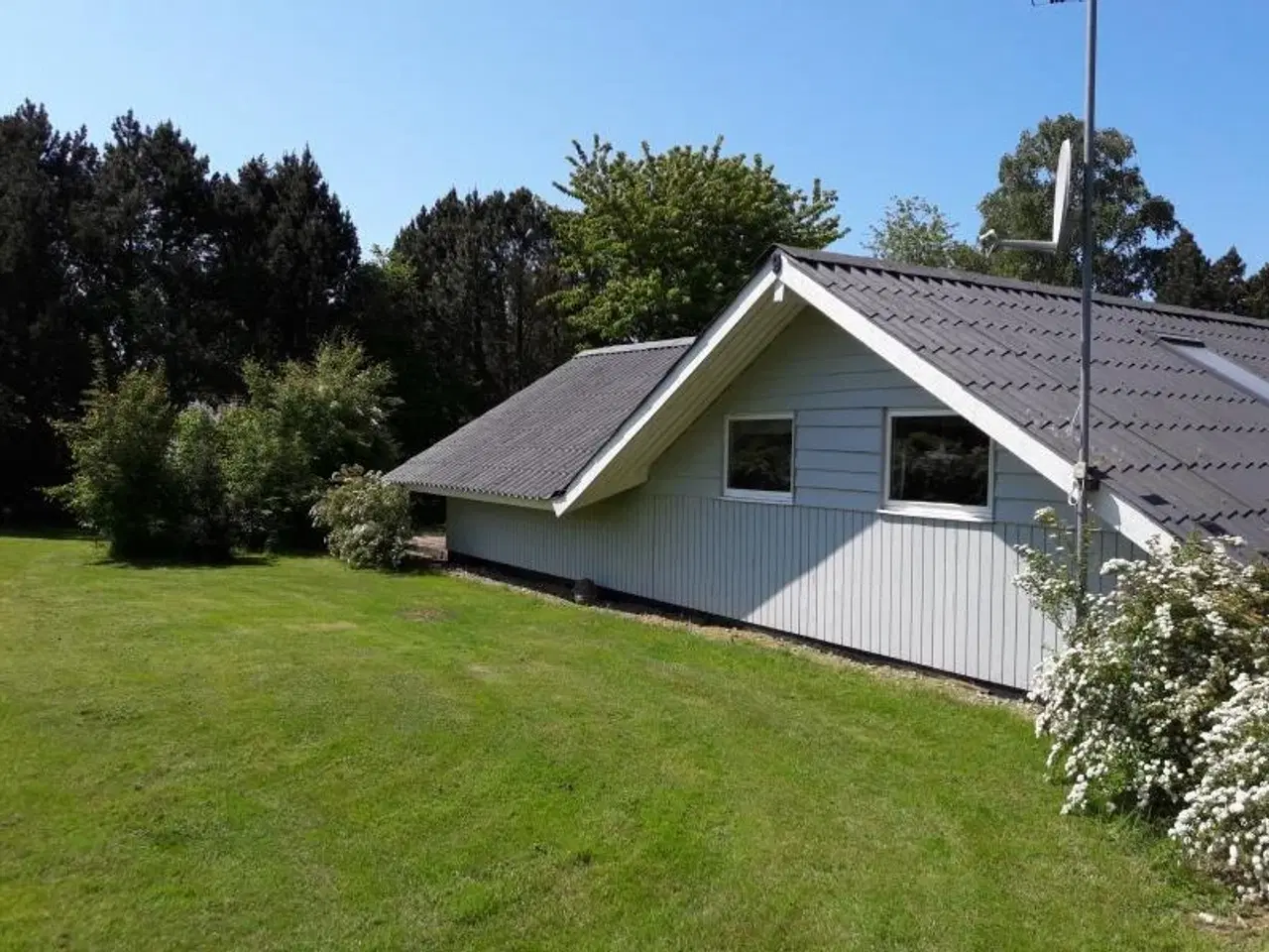 Billede 2 - Hyggeligt sommerhus p� Nordlangeland udlejes - p� stor b�rnevenlig grund i Stoense Udflytter