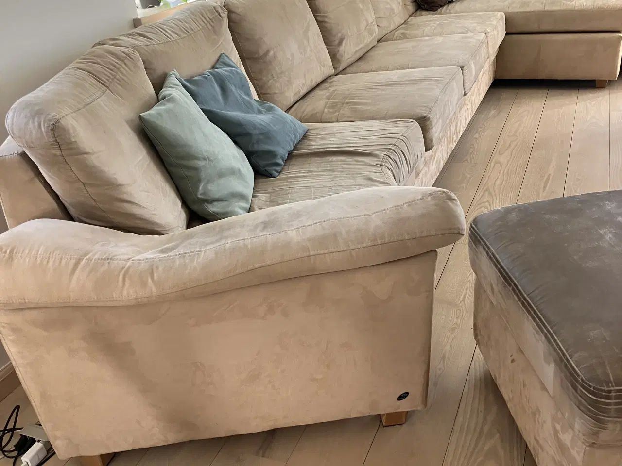 Billede 2 - Dejlig stor sofa til mindst 6 Pers.