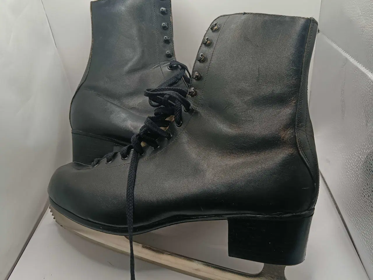 Billede 8 - Kunstskøjter sort læder 45str