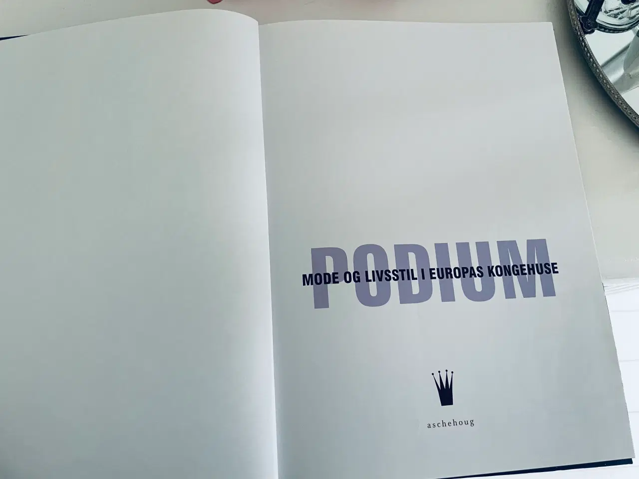 Billede 13 - Podium mode og livstil i Europas kongehuse