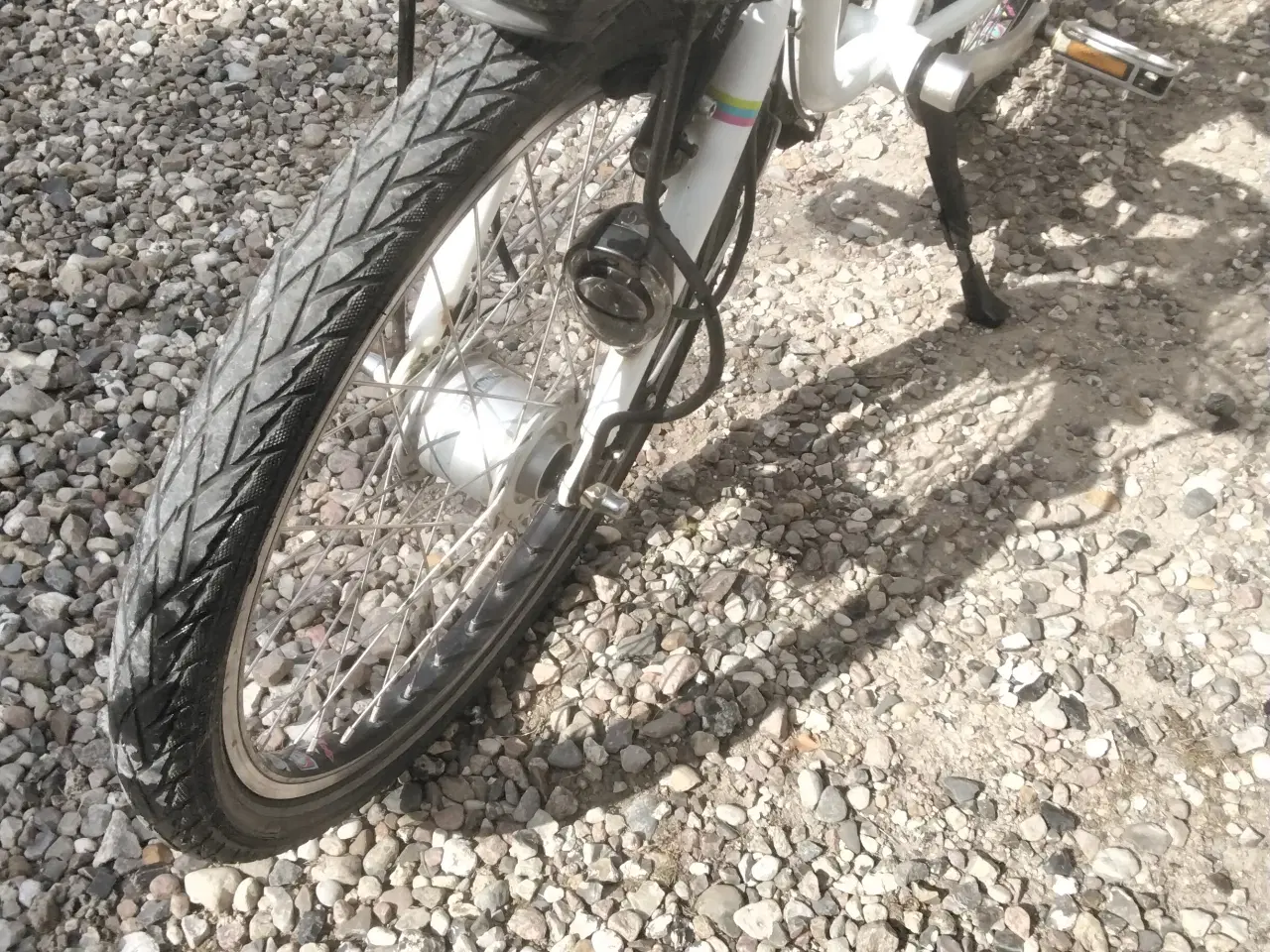 Billede 3 - Living 20" pigecykel I pæn køreklar stand med kurv