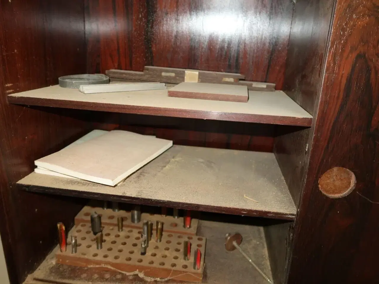 Billede 5 - 2 stk. vægskabe med div. Værktøj m.m.