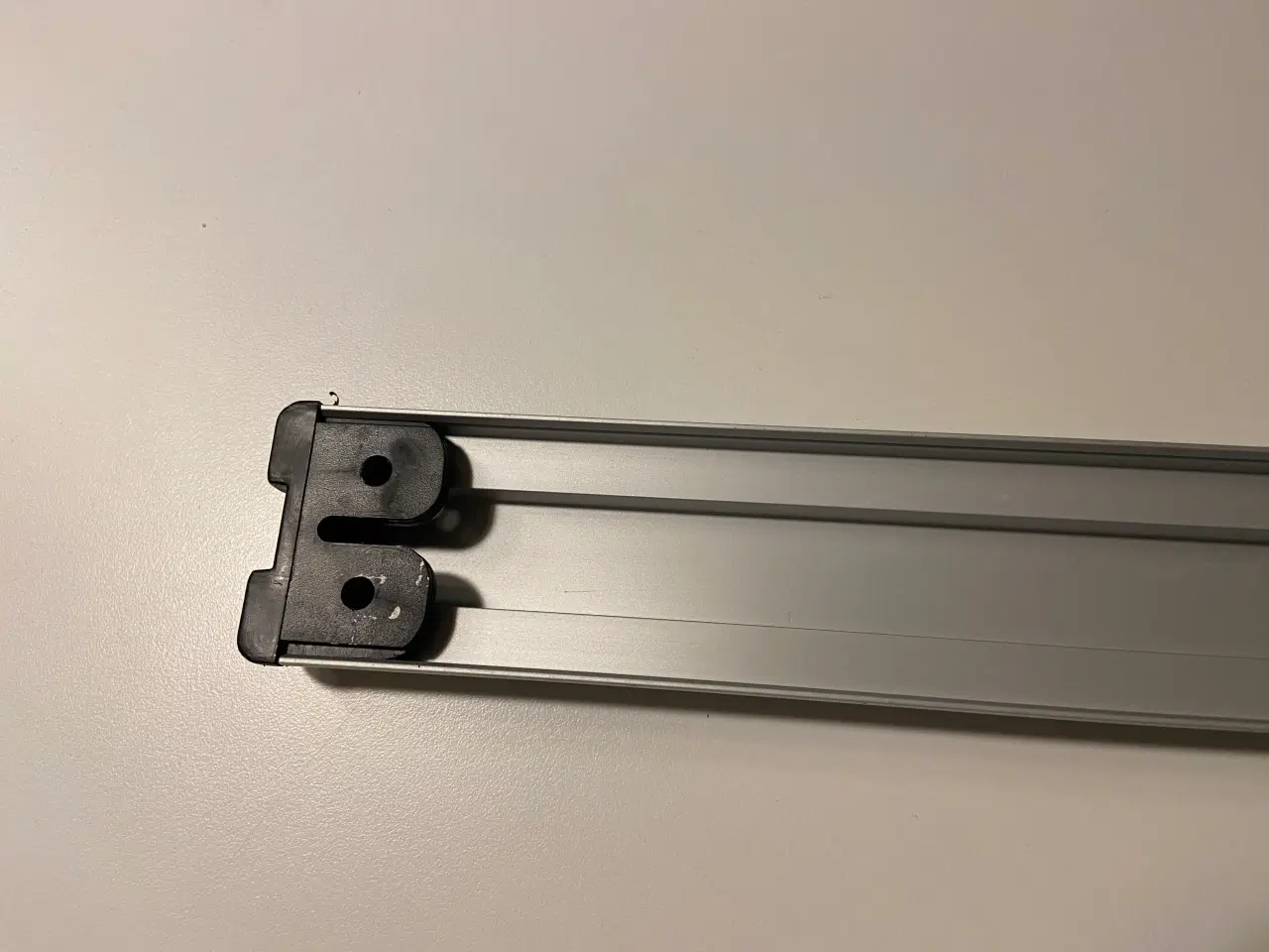 Billede 2 - Knivmagnet i aluminium.