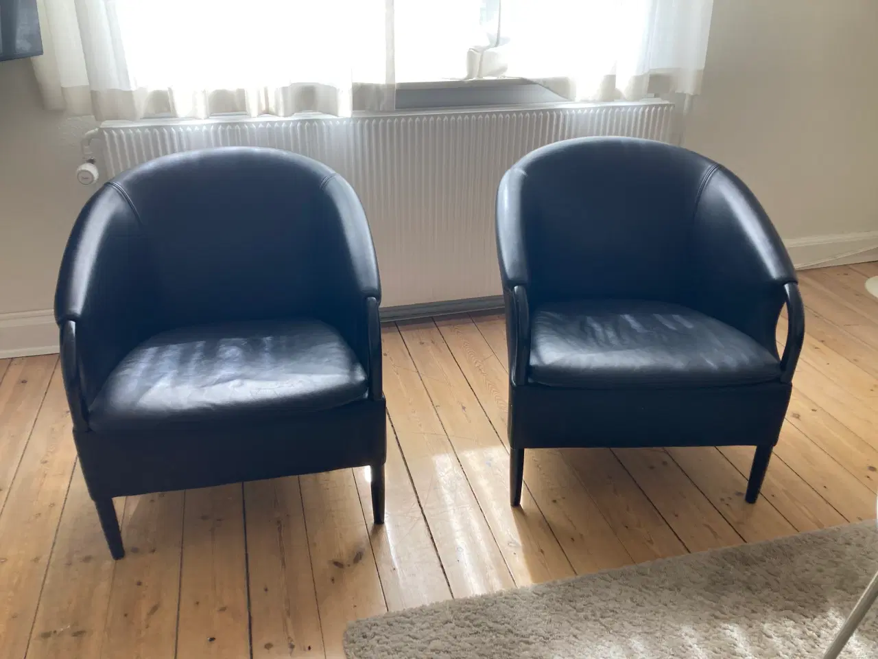 Billede 2 - 2 stk Opus læderstole sælges samlet for kr 7000.
